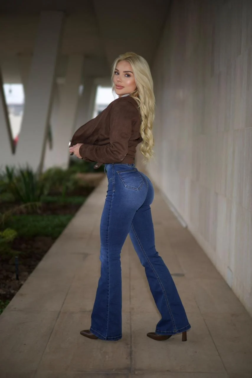 Jeans Flare blue intermedio focalizado - Vista 2