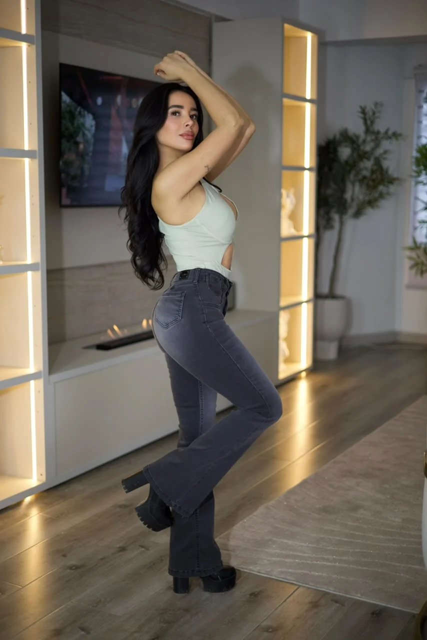 Jeans Flare gris focalizado - Vista 2