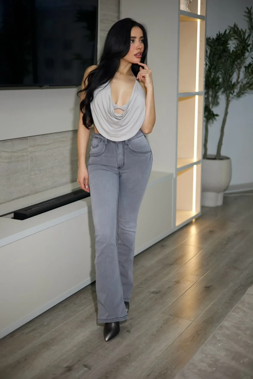 Jeans Flare Gris Ice Focalizado